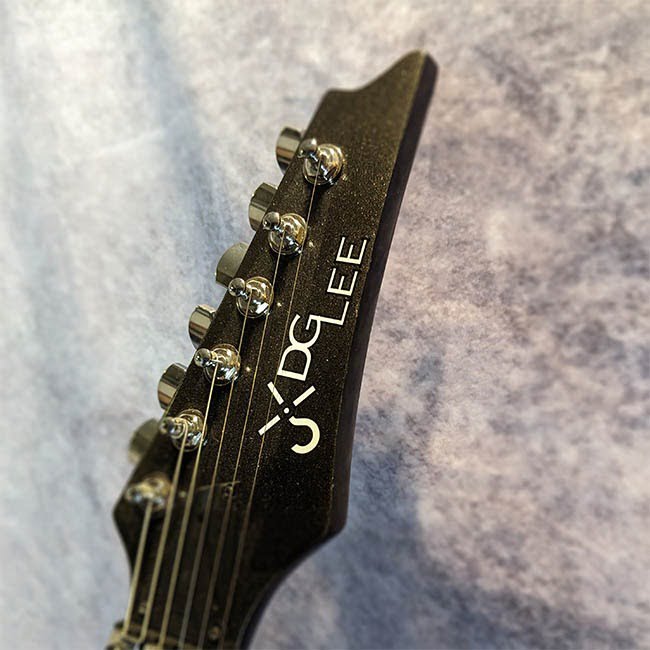 dg-lee- guitars- headstock- logo